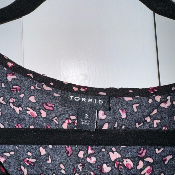 ✨torrid black multicolor pattern challis twist front long sleeve top✨ - Picture 5 of 7